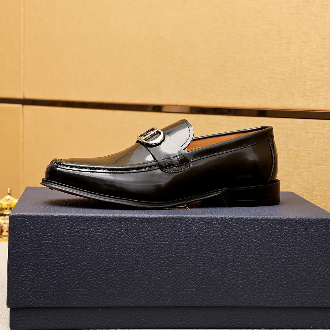 Men's shoes 💰480 💐 Product trademark: Dior "Dior" casual leather shoes Regular size: 39-44 (45🉑️customized) Product materials: Selected Italian imported first-layer beaded cowhide upper + classic hardware buckle, imported water-dyed 🐂 cowhide lining. Strong three-dimensional visual effect, original outsole color: 1⃣️color optional